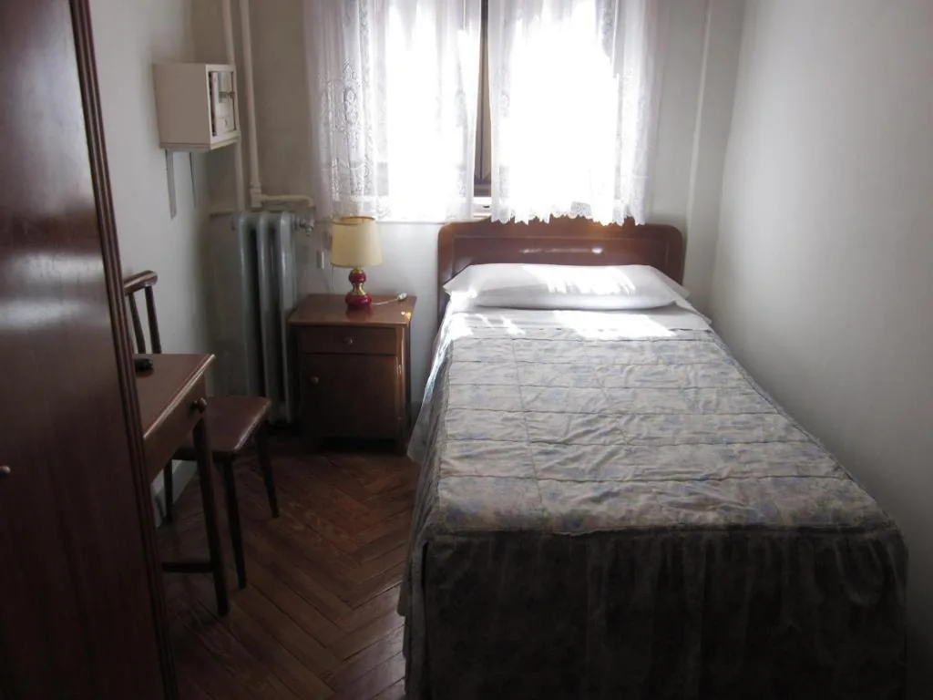 Habitación Individual — Hostal Splendid - Gran Vía