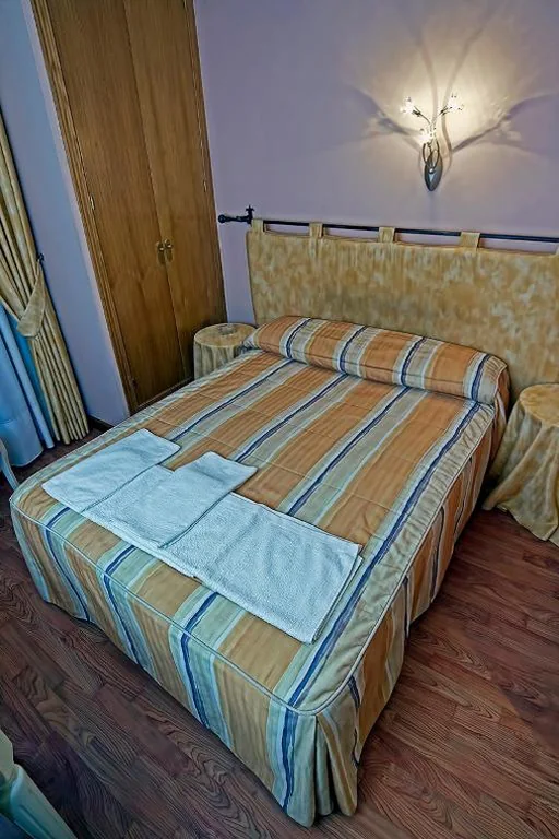 Einzelzimmer — Hostal Stop