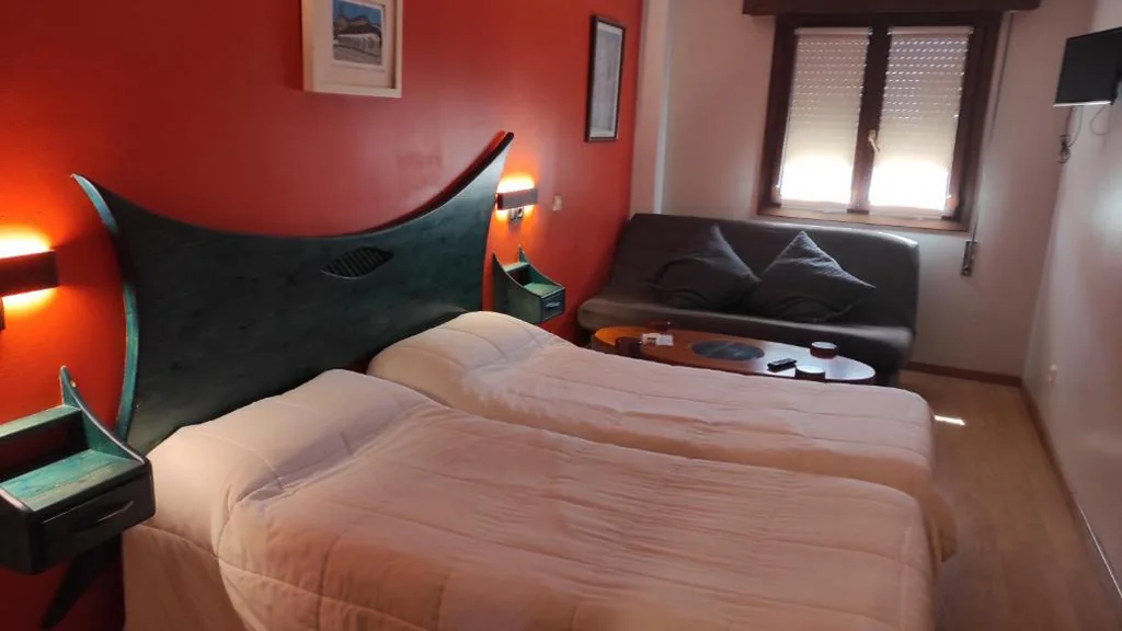 Chambre Triple Basique — Hostal Suetxe