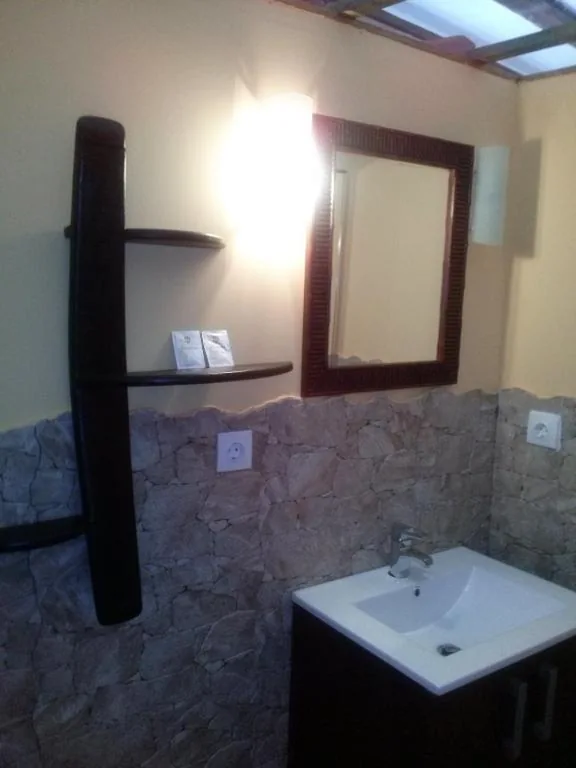 Chambre Triple Confort avec douche — Hostal Suetxe