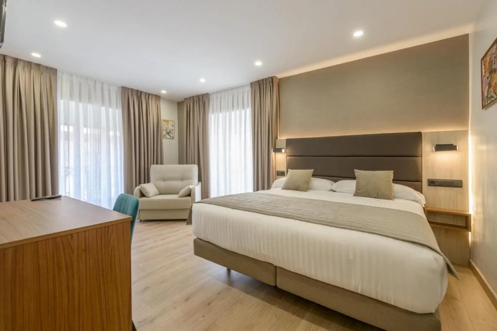 Dreibettzimmer — Hostal Sun Gate