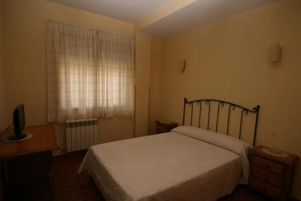 Camera doppia - 1 o 2 letti — Hostal Sunami