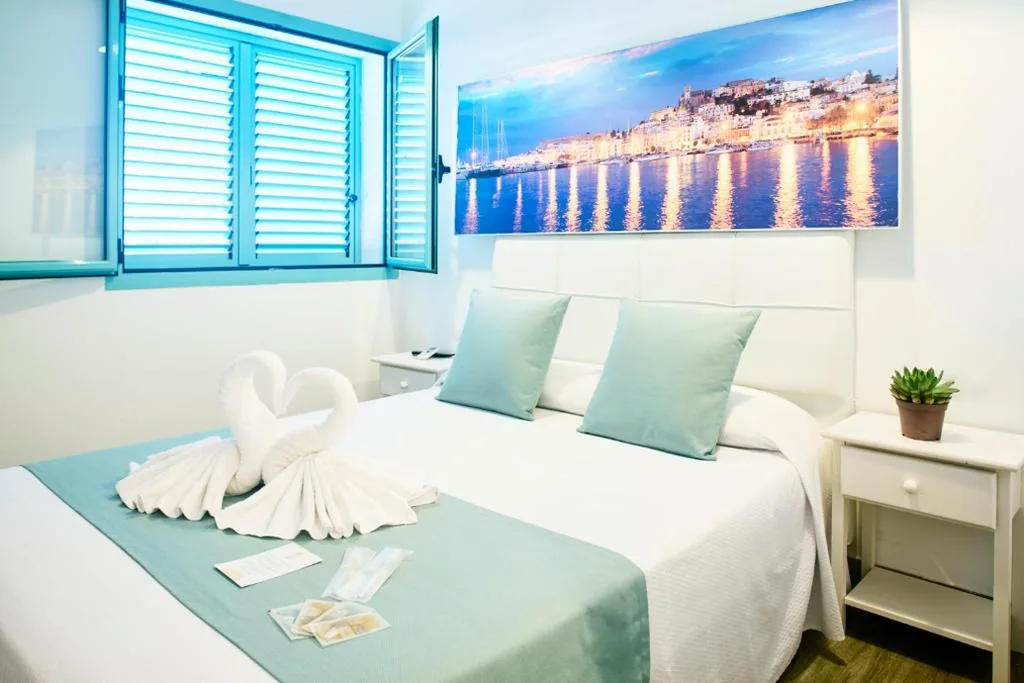 クラシックダブルルーム — Hostal Sunset Ibiza