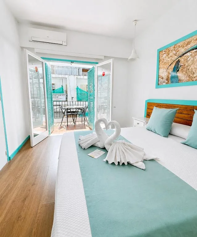 テラス付きダブルルーム — Hostal Sunset Ibiza