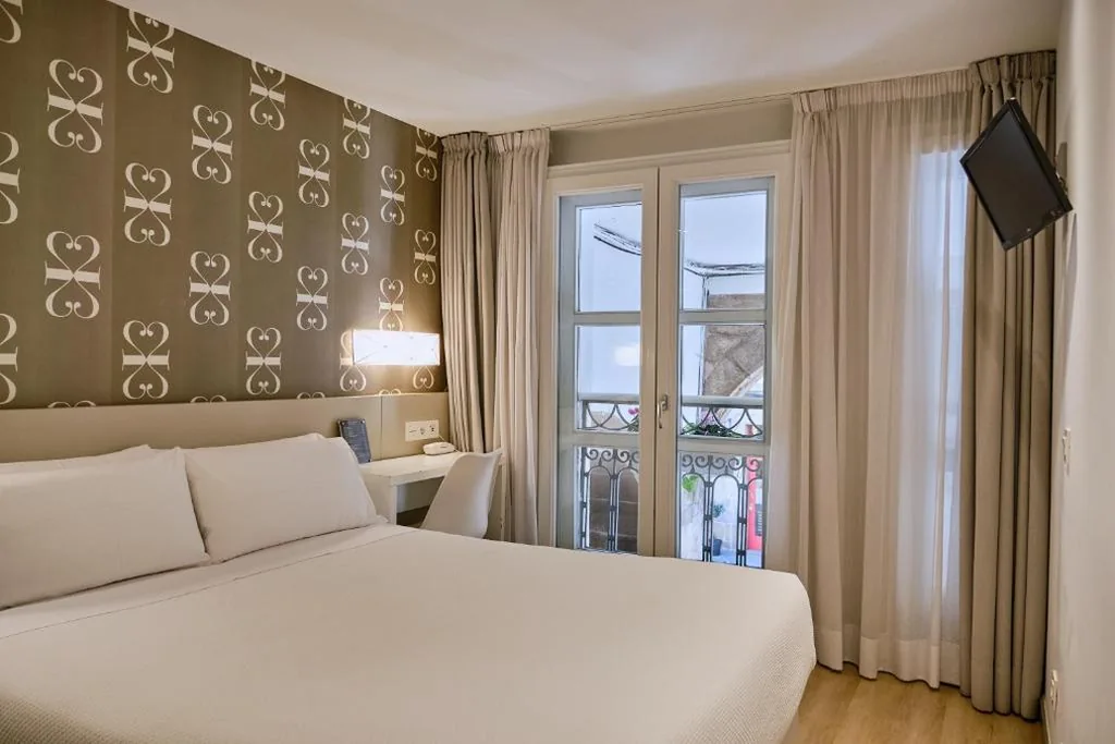 Habitación Estándar - 1 cama grande — Hostal Suso