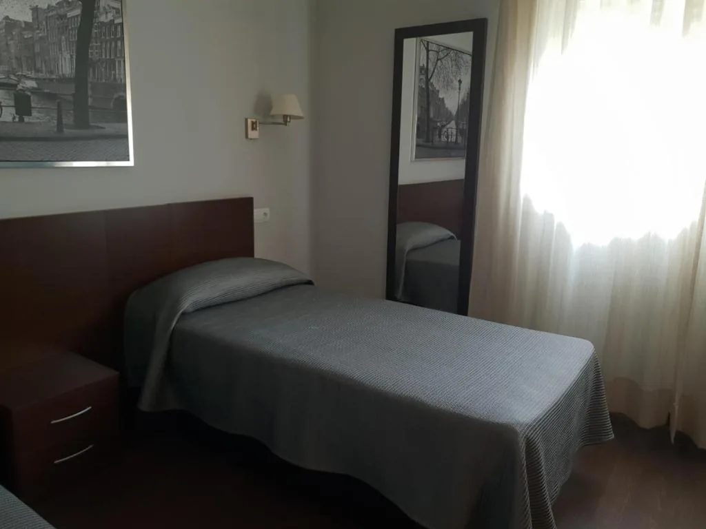 Habitación Individual — Hostal T4