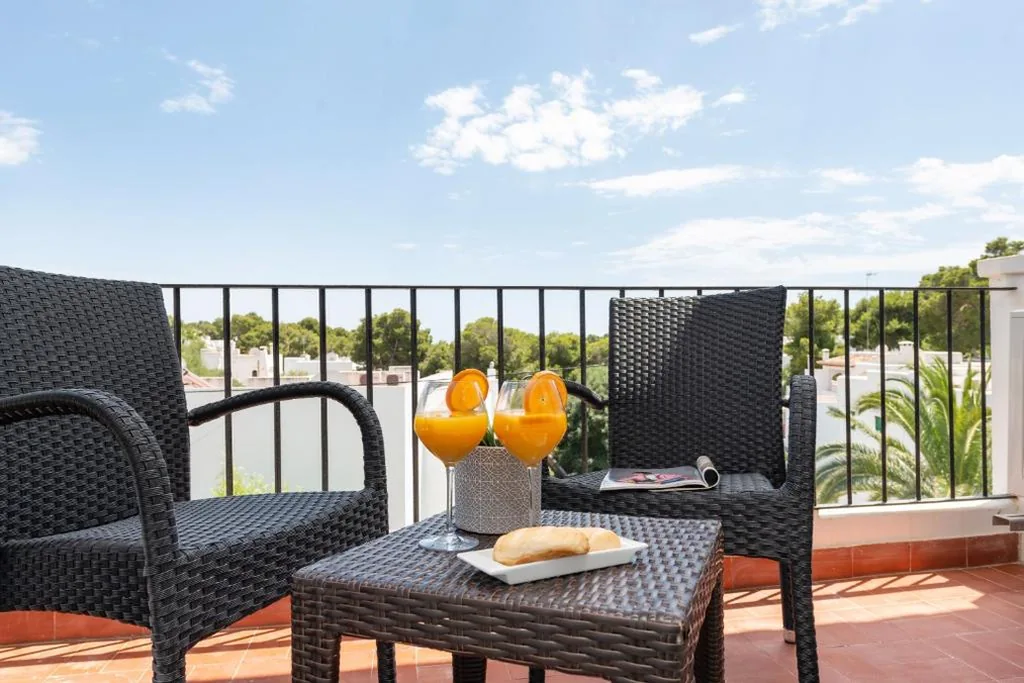 Habitación Doble con balcón — Hostal Talamanca