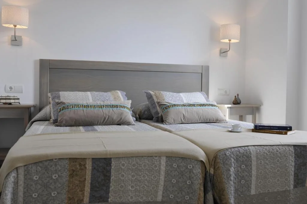 Habitación Doble con aparcamiento — Hostal Tarifa -Recepcion abierta las 24h-