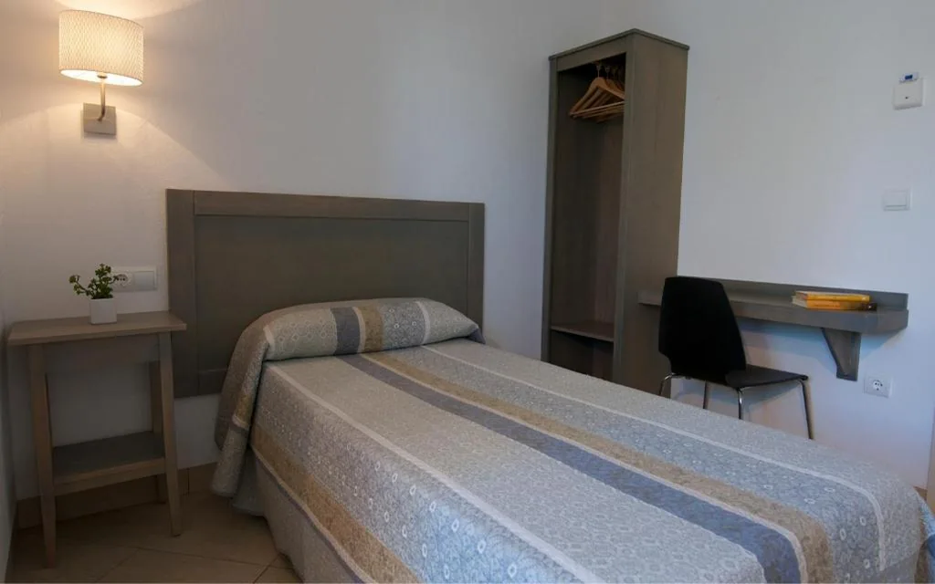 Habitación Individual — Hostal Tarifa -Recepcion abierta las 24h-