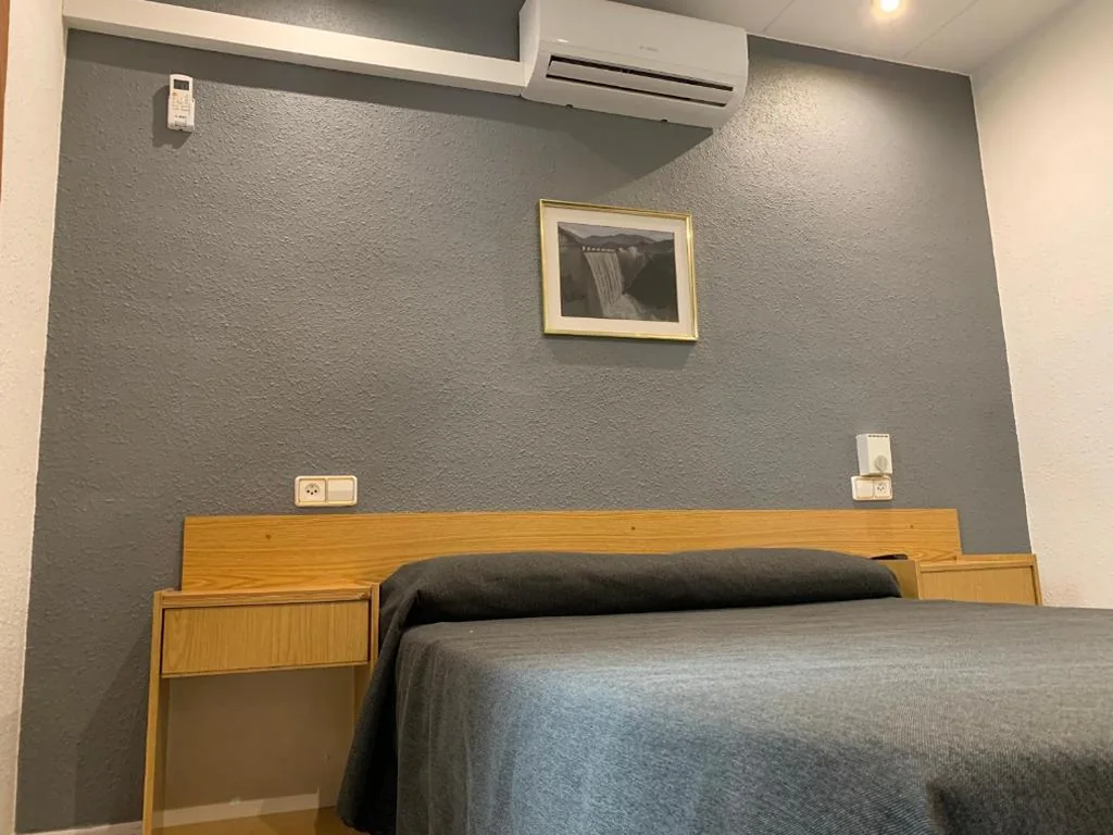 Chambre Double Standard — Hostal Tarrés
