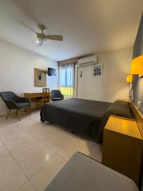 Chambre Double Supérieure — Hostal Tarrés