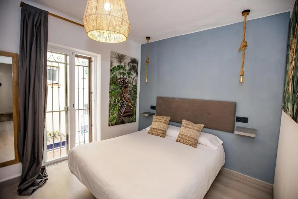 Deluxe Double Room — Hostal The Monkey Room