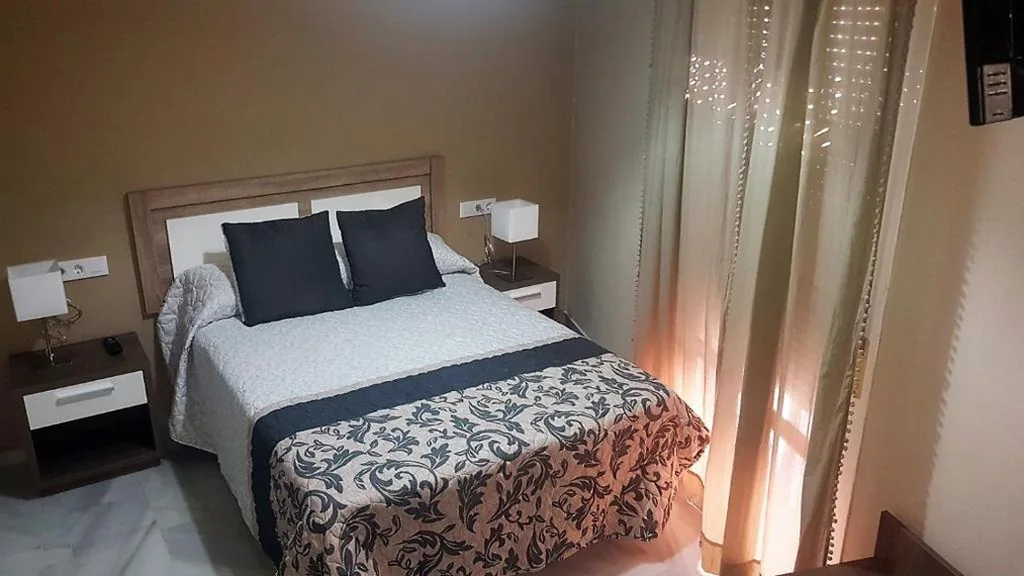 Doppelzimmer – 1 oder 2 Betten — Hostal Tilos