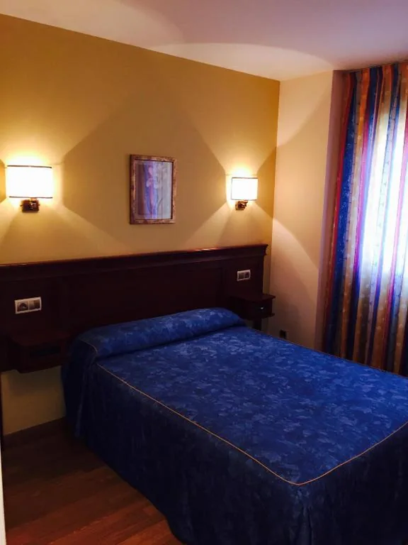 Camera doppia - 1 o 2 letti — Hostal Tio Pepe II