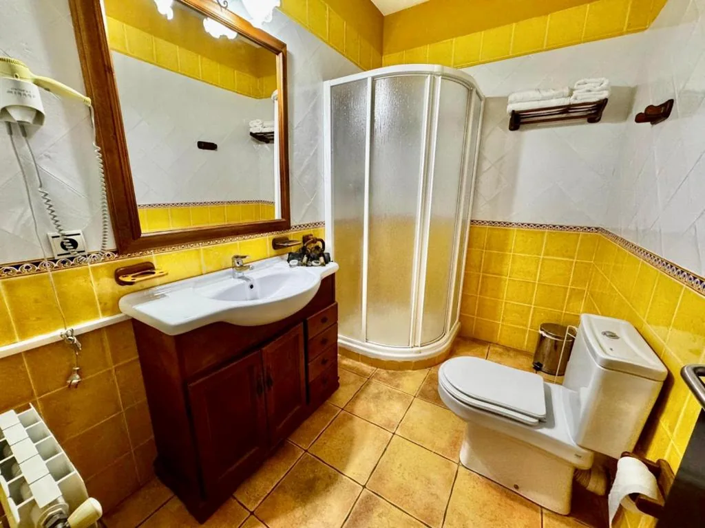 Apartamento Premium de 3 quartos com varanda — Hostal Todolella