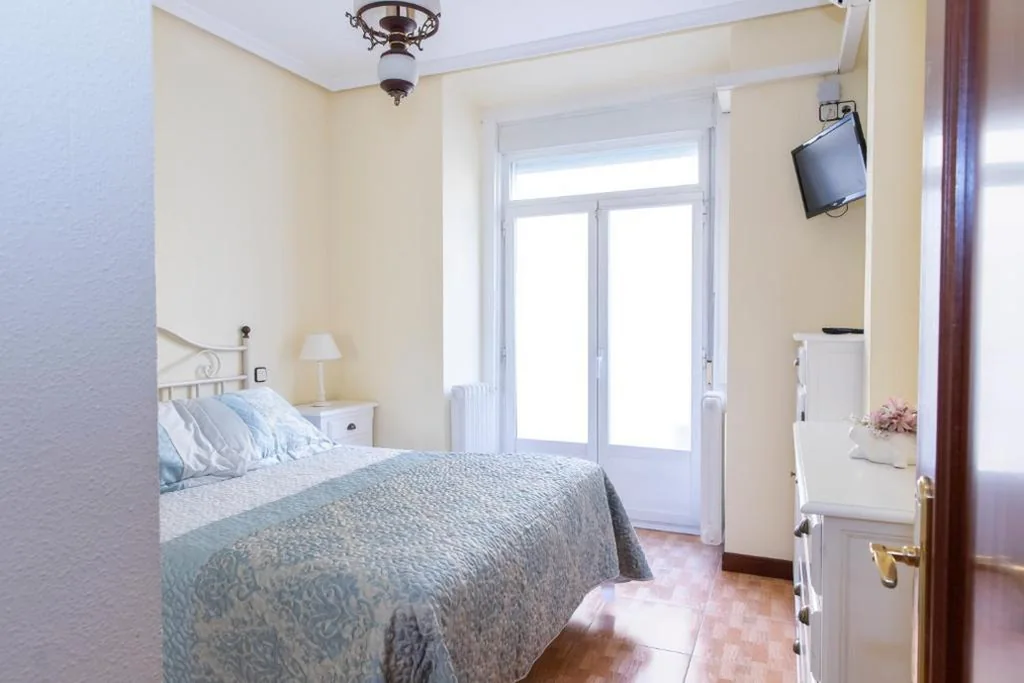 Chambre double supérieure — Hostal Tokio