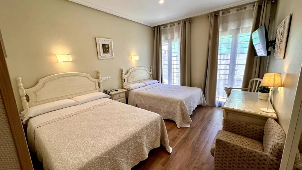 Vierbettzimmer — Hostal Toledo