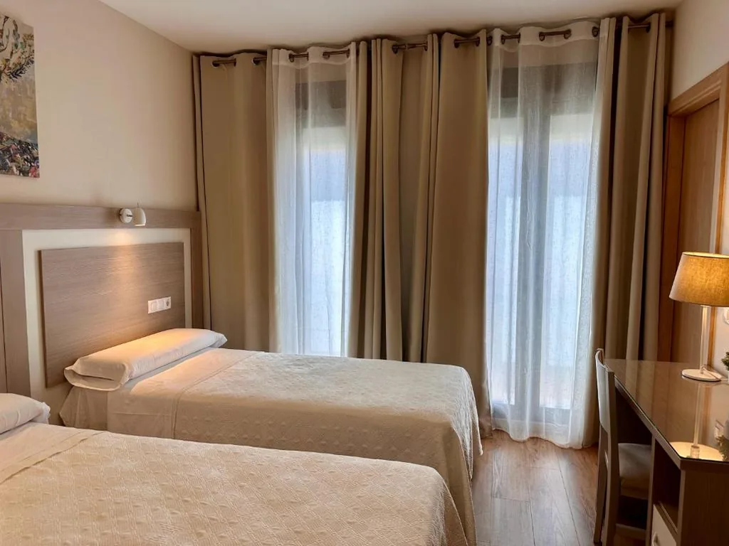 Doppelzimmer – 1 oder 2 Betten — Hostal Toledo
