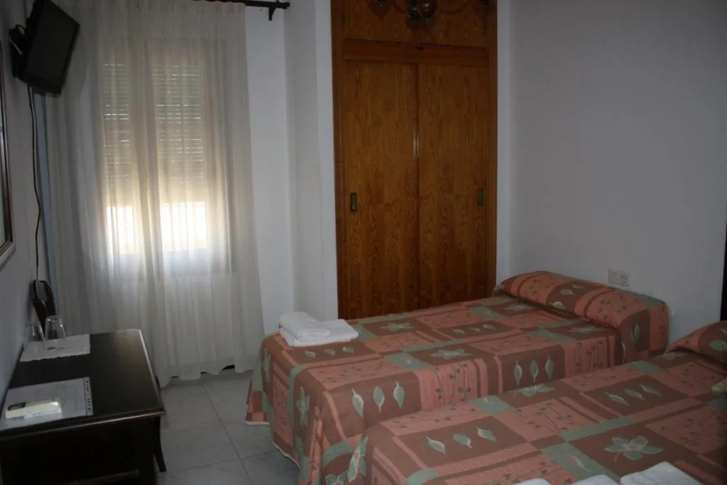 Dreibettzimmer — Hostal Torre de Guzmán