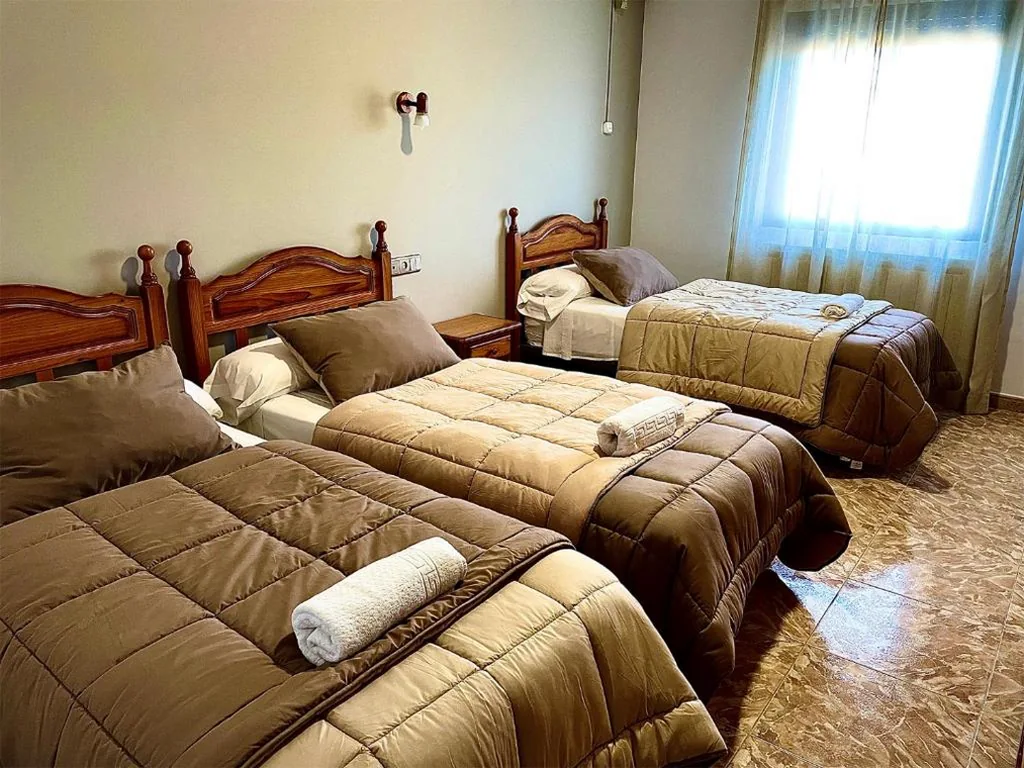 Habitación Triple Económica — Hostal Torresmancha