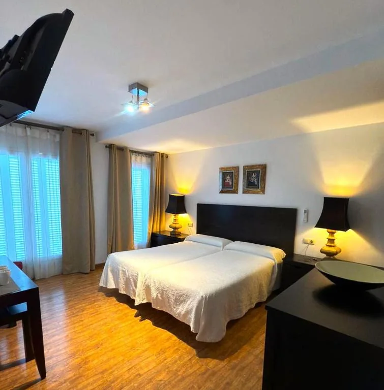 スーペリアダブルルームまたはツインルーム — Hostal Tres Soles