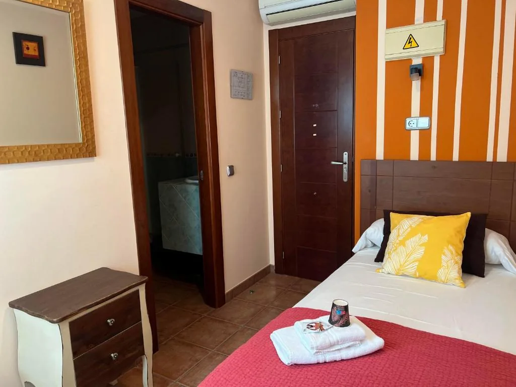 Einzelzimmer — HOSTAL TREVELEZ