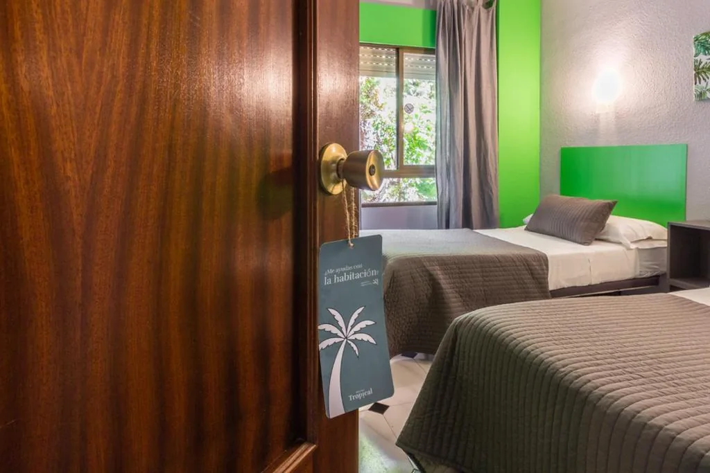 Camera Doppia - 1 o 2 letti — Hostal Tropical