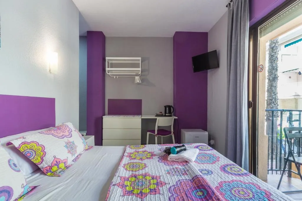 Camera Doppia Deluxe con balcone — Hostal Tropical