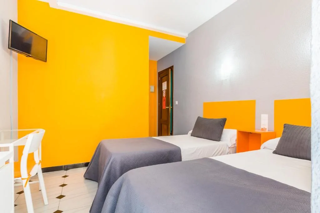 Camera Doppia Economica - 1 o 2 letti — Hostal Tropical