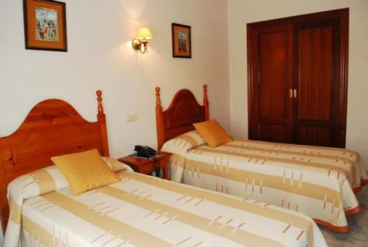 Habitación Doble - 2 camas — Hostal Universal