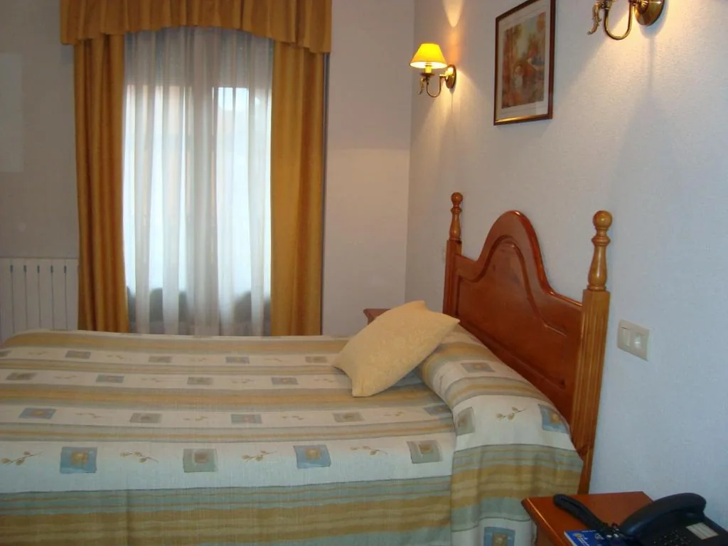 Habitación Doble — Hostal Universal