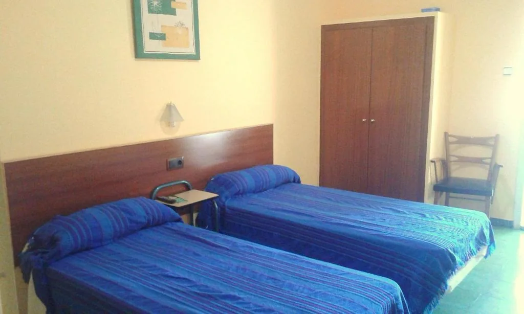 Habitación Doble - 2 camas — Hostal Urgell