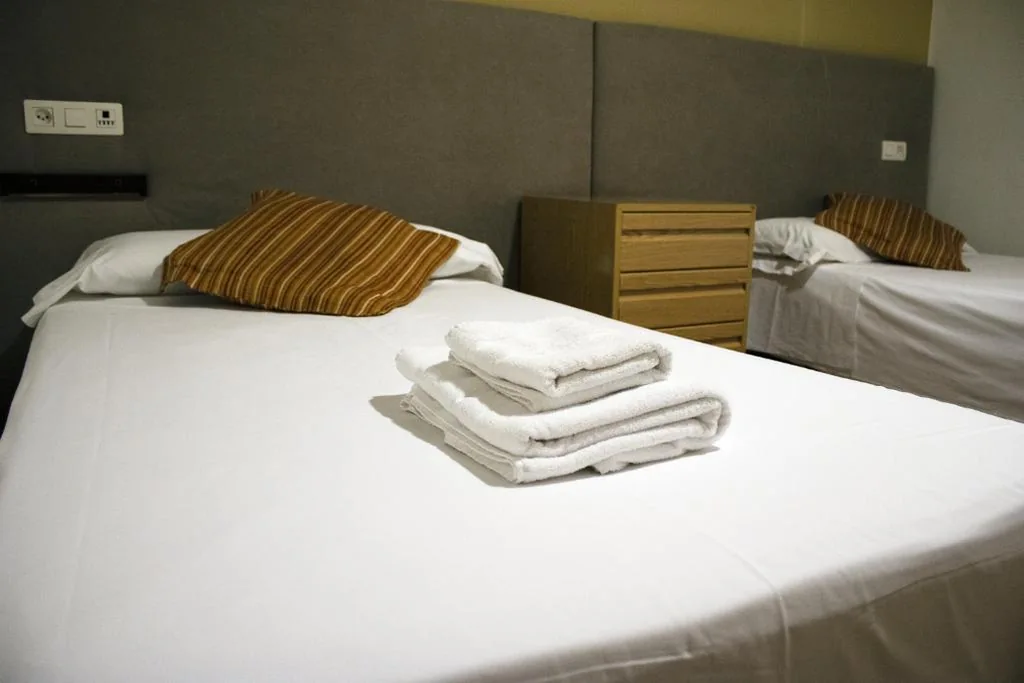 Basic-Doppelzimmer – 1 oder 2 Betten — Hostal Valdepeñas by Bossh! Hotels