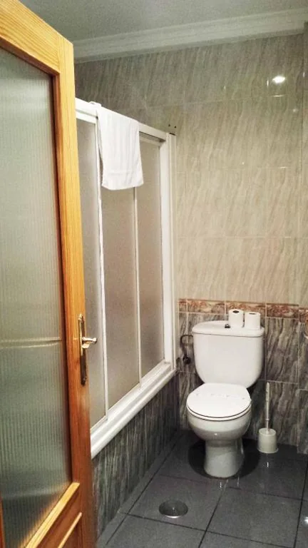 Dreibettzimmer — Hostal Valdepeñas by Bossh! Hotels