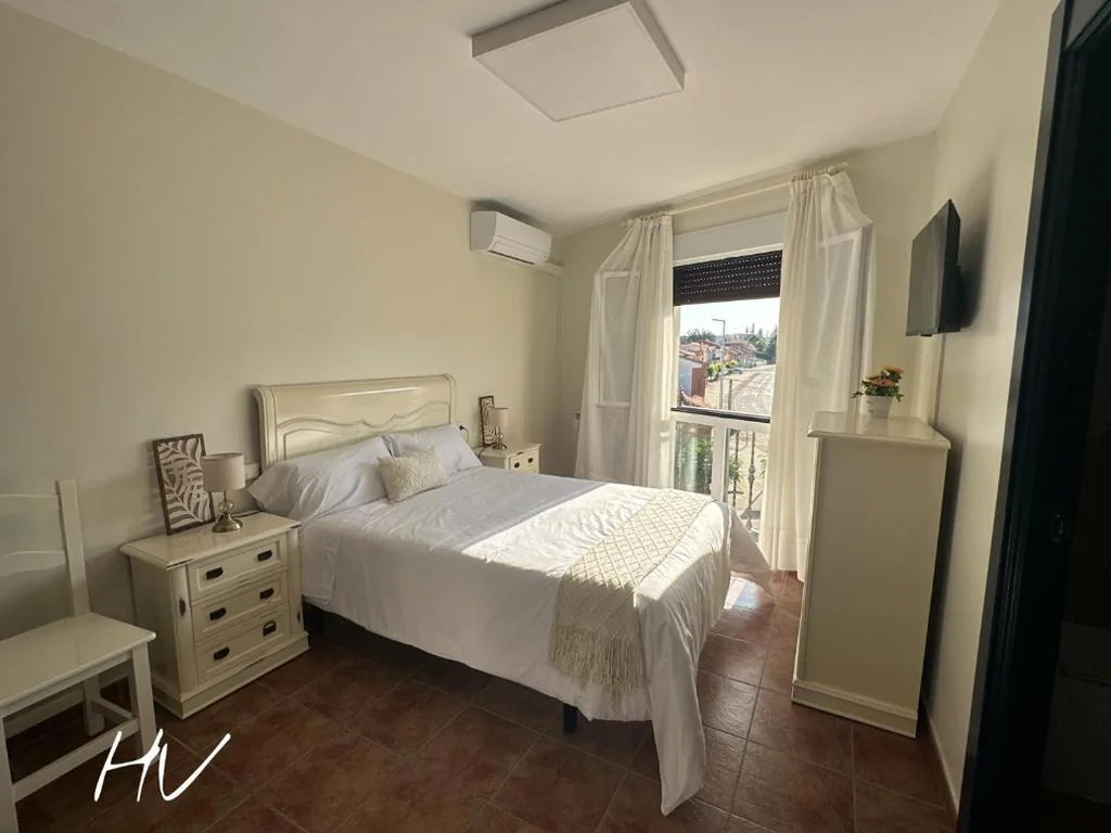 Habitación Doble con balcón — Hostal Valderas