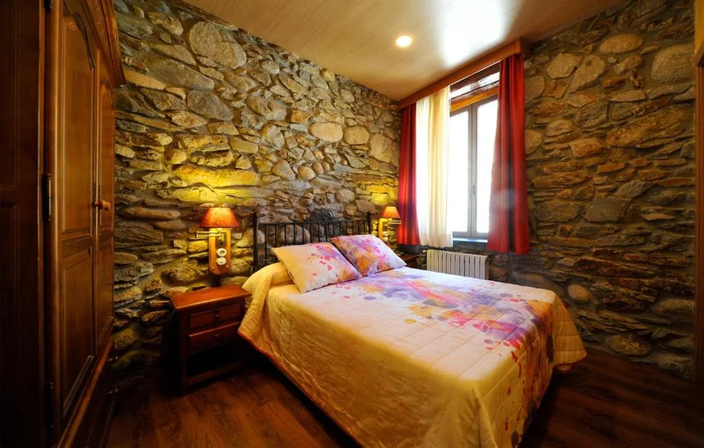 Kleine tweepersoonskamer — Hostal Vall D'Aneu