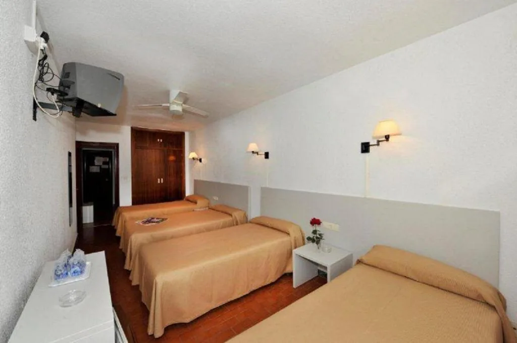 Vierbettzimmer — Hostal Velilla
