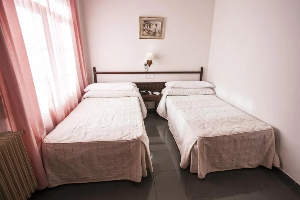 Quarto Duplo - 2 camas — Hostal Venta Del Sol