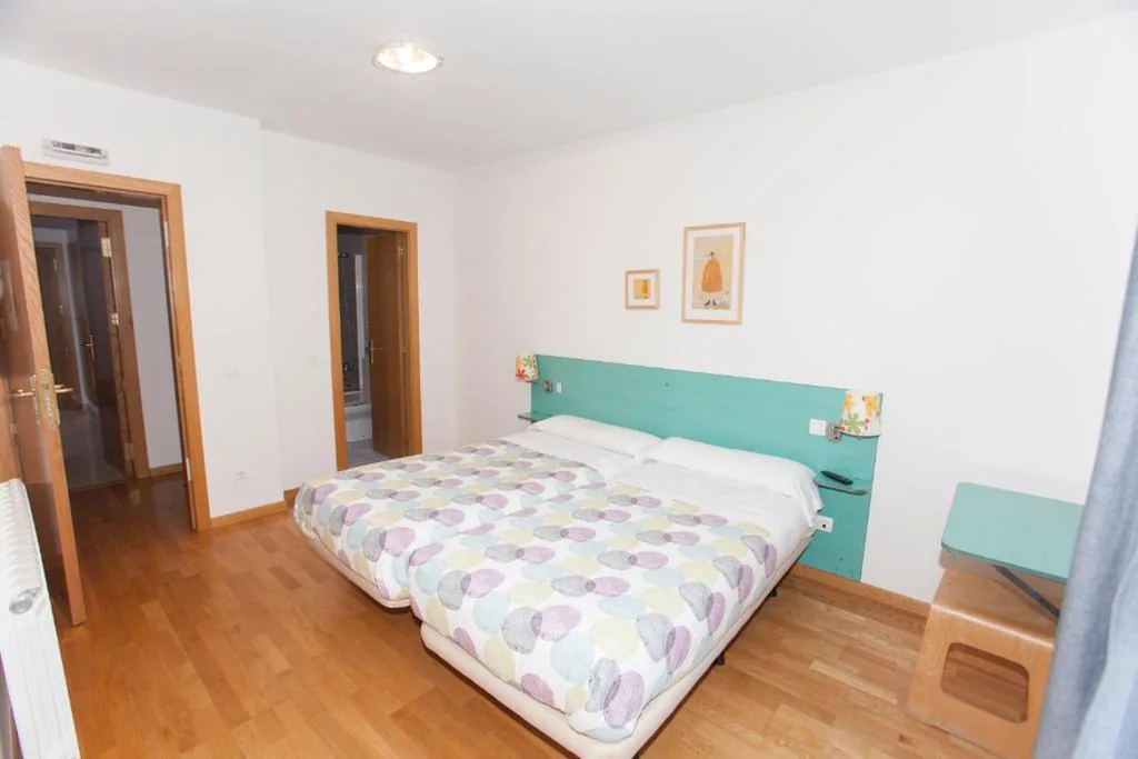 Chambre double avec 2 lits — Hostal Via Láctea