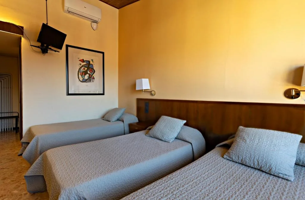 Chambre triple — Hostal Victor