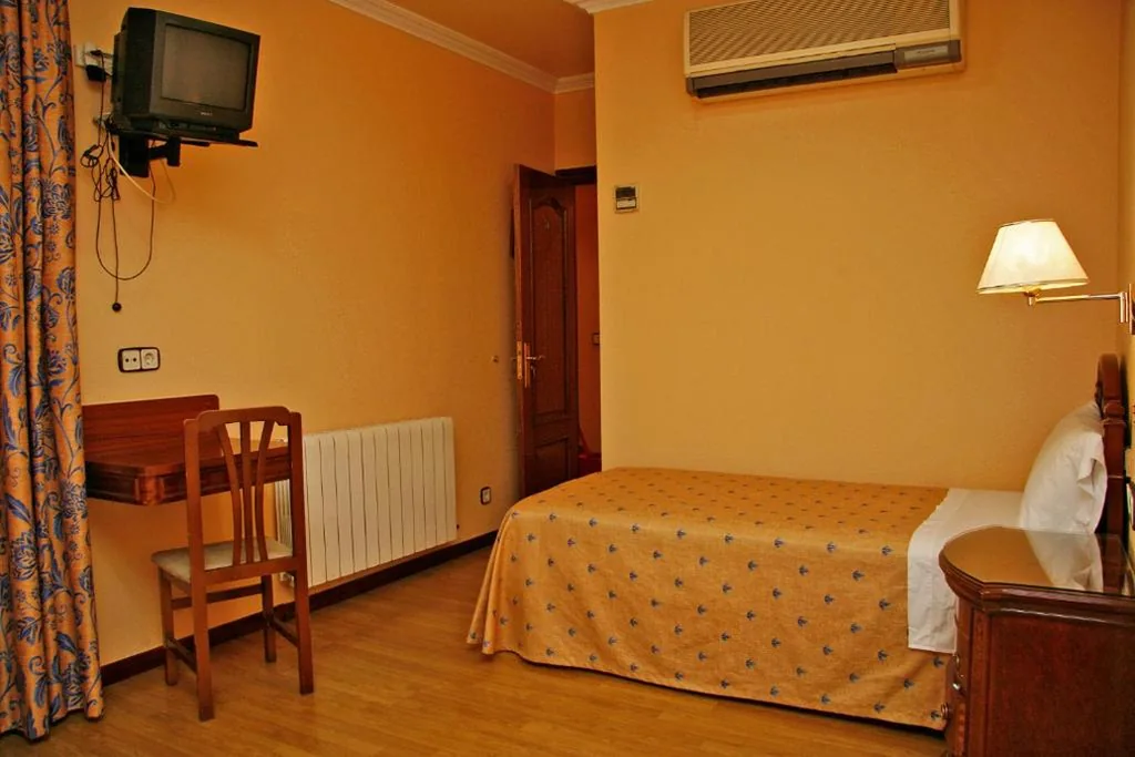 Habitación Individual — Hostal Victoria III