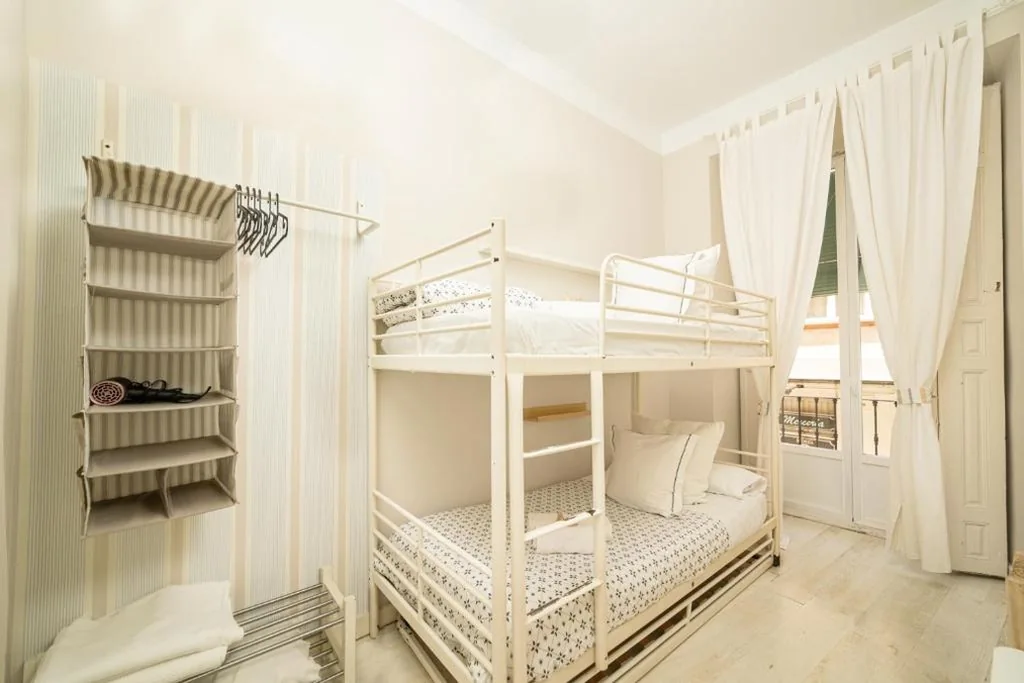 Camera doppia con letti a castello — Hostal Vidamia