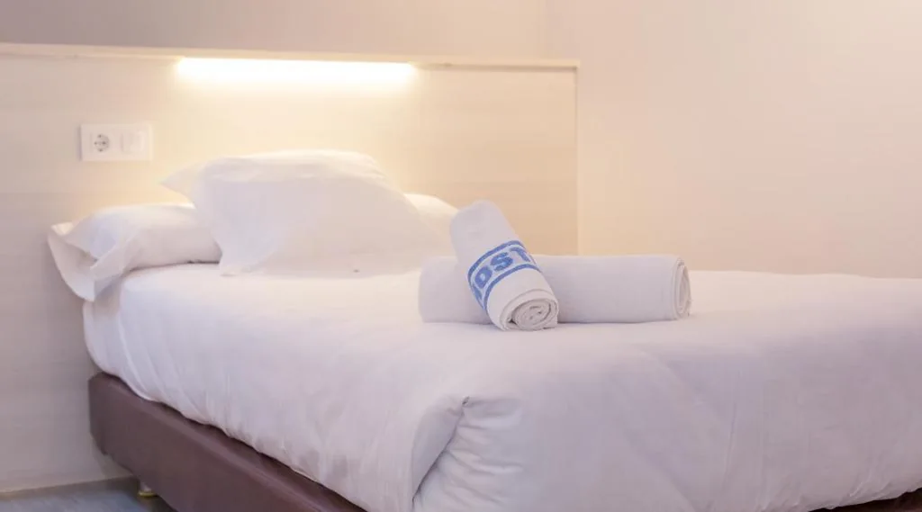 Habitación Individual Estándar con baño compartido — Hostal Viena