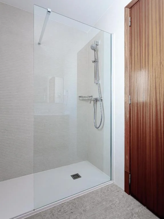 Habitación Doble Estándar con balcón - 1 o 2 camas — Hostal Vila del Mar