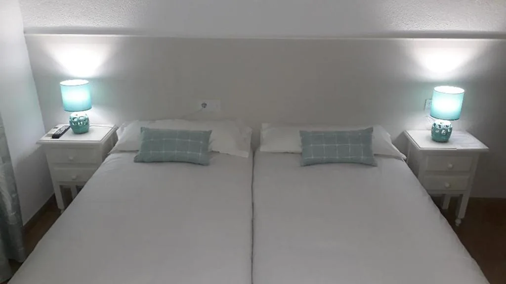 Double Room - 2 Beds — Hostal VILLA CARBULA