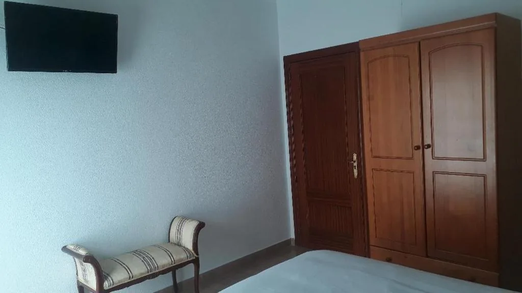 Double Room with Balcony — Hostal VILLA CARBULA