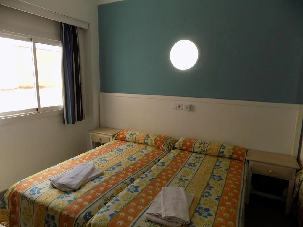 Camera familiare con terrazza — Hostal Villa Maruja