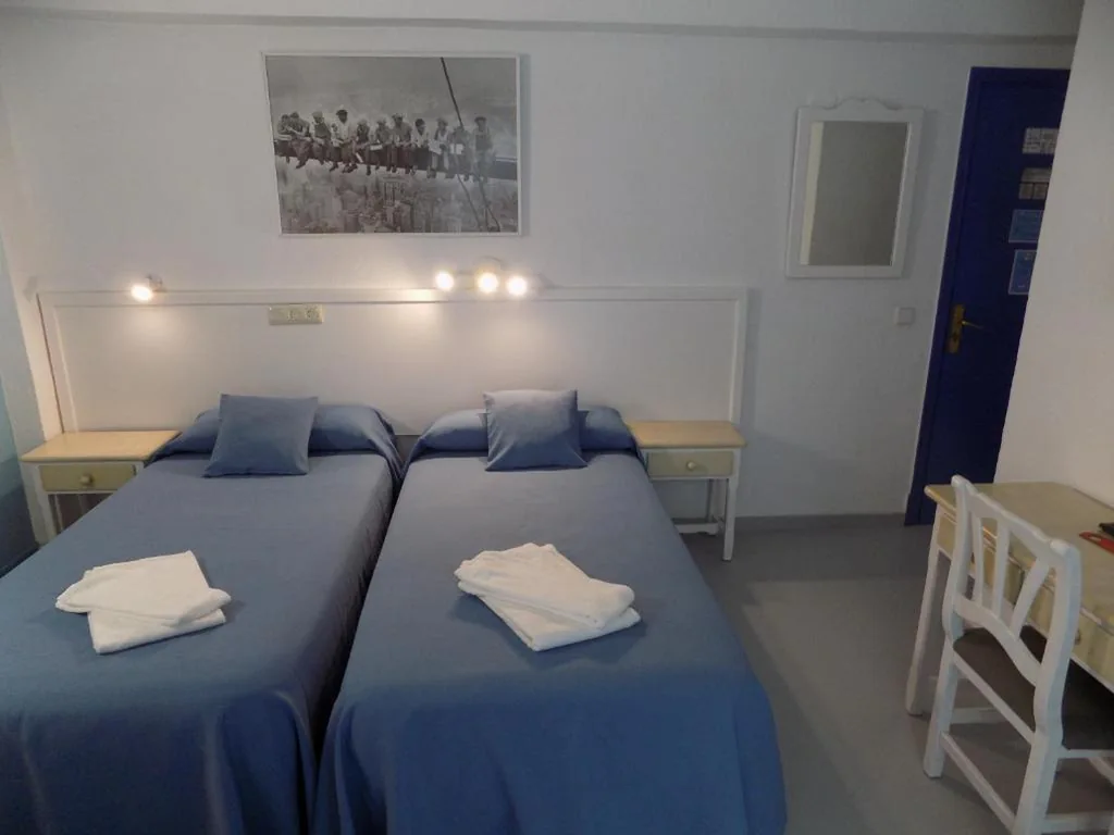Camera tripla Standard — Hostal Villa Maruja