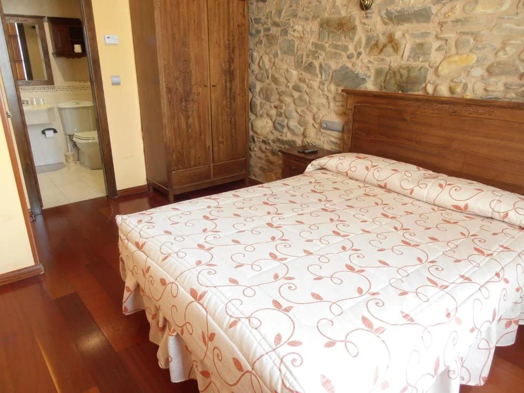 Doppelzimmer mit eigenem Bad — Hostal Virgen de la Encina