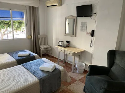 Hostal Virgen del Rocío II — Foto 5